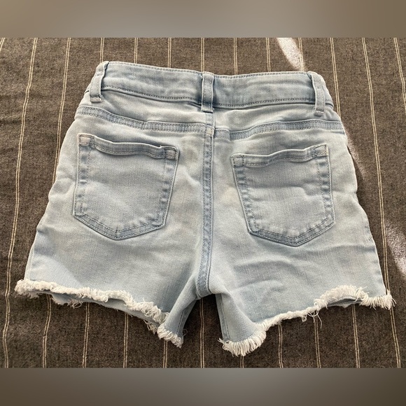 Cat & Jack Girls 8 Super Stretch Jean Shorts - Picture 2 of 5